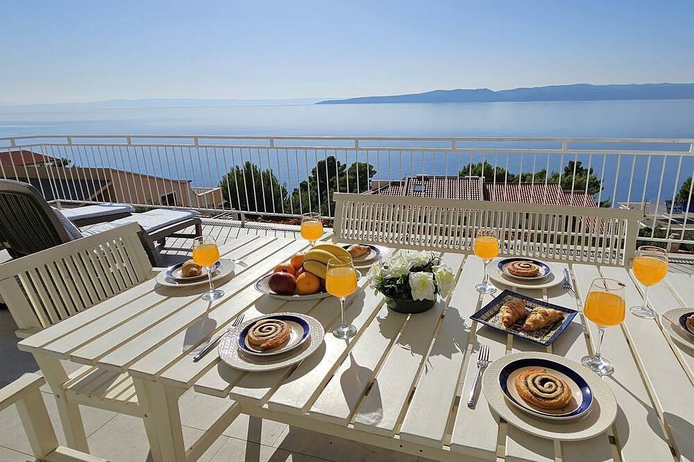 Appartement entier, Perfect Seaview Apartment just 150m from the beach, Large Dining Terrace in Brela, Makarska riviera