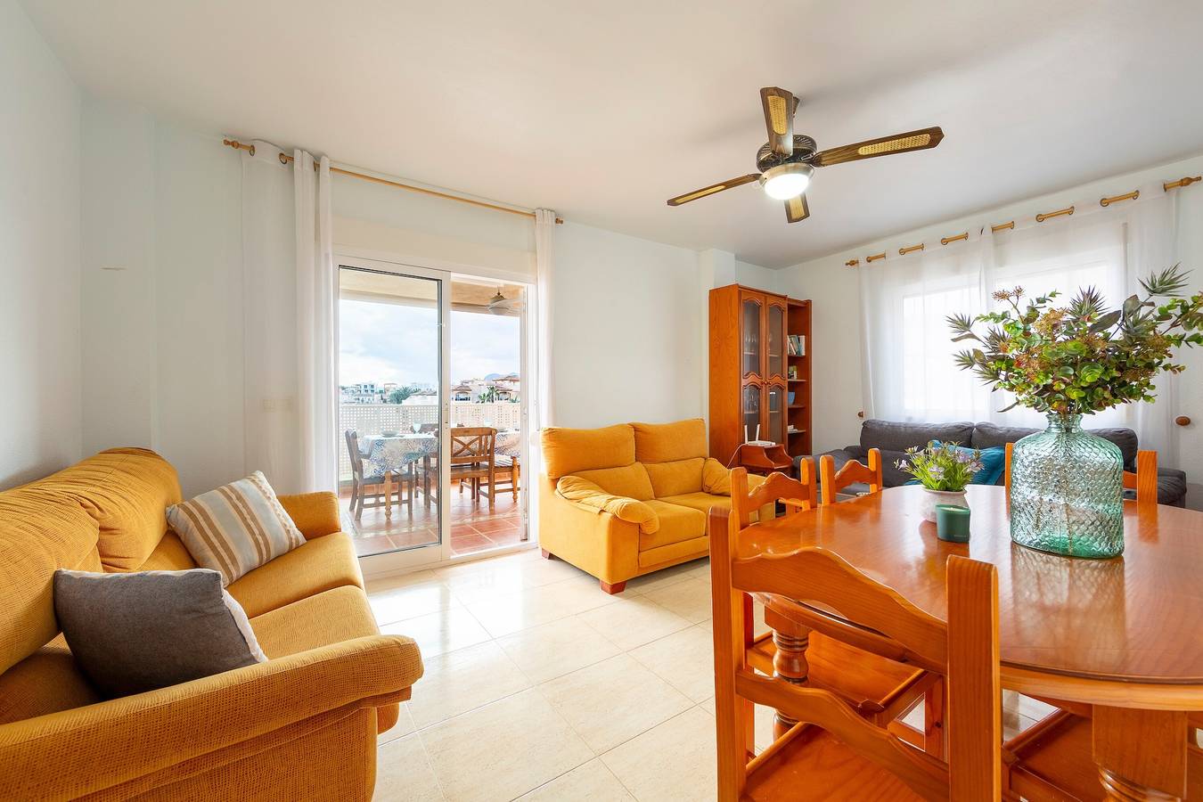 Ganze Wohnung, Ferienwohnung 'Al Lado De La Playa' mit Meerblick, Gemeinschaftspool und Wlan in Urbanización Las Gaviotas, Pulpí