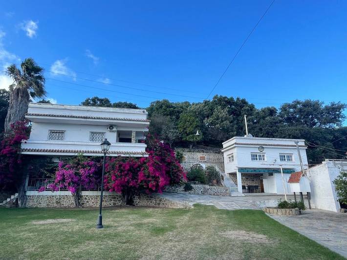 Casa rural con piscina para 10 personas, con balcón y vistas además de piscina y jardín en Campo de Gibraltar - 2