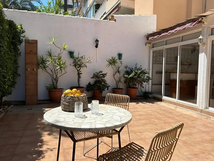 Apartamento de vacaciones para 7 personas, con vistas además de terraza y jardín - 1
