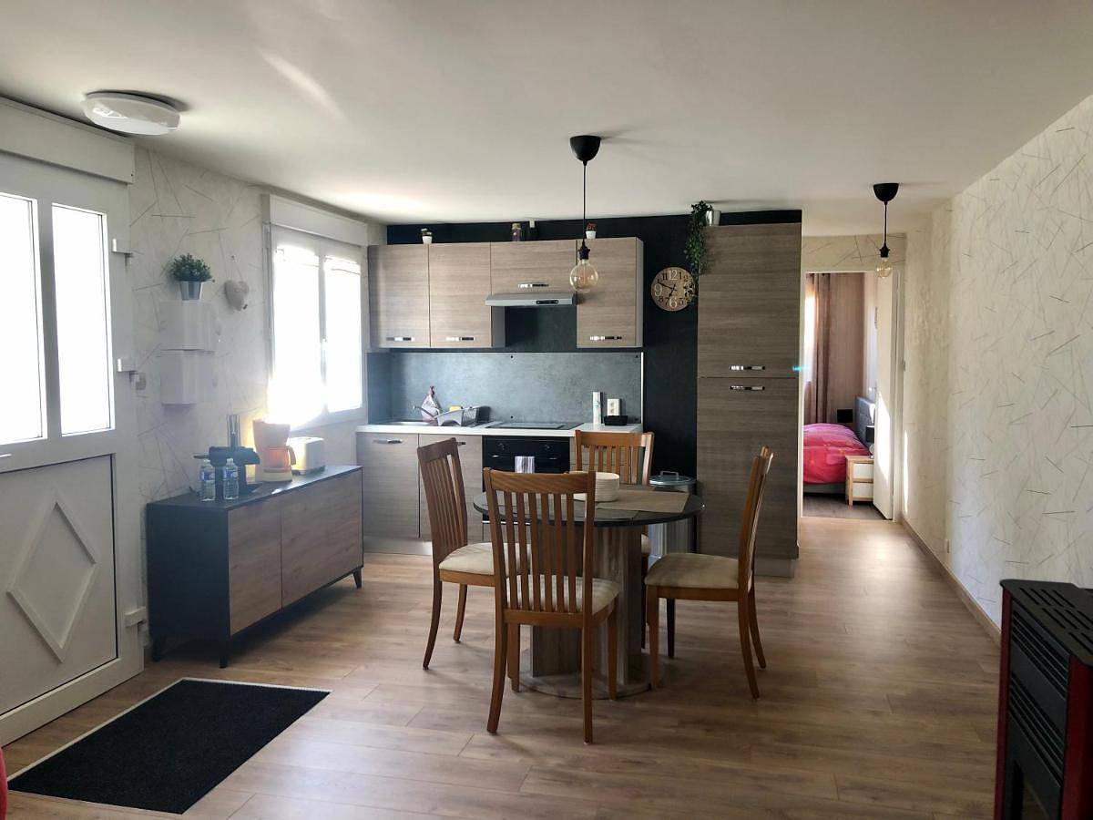 Appartement entier, Apartment with Pool View in Lunéville, Région de Lunéville
