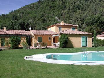 Cottage pour 4 personnes, avec jardin et sauna ainsi que piscine et terrasse dans Thermes de Digne les Bains