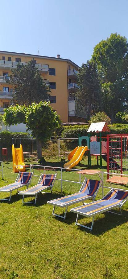 Bungalow für 5 Personen, mit Kinderpool und Pool sowie Ausblick und Garten in den Abruzzen - 4