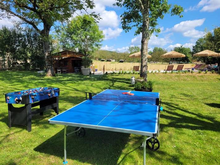 Location de vacances pour 2 personnes, avec vue ainsi que piscine et jardin à Saint-Julien-de-Lampon - 3