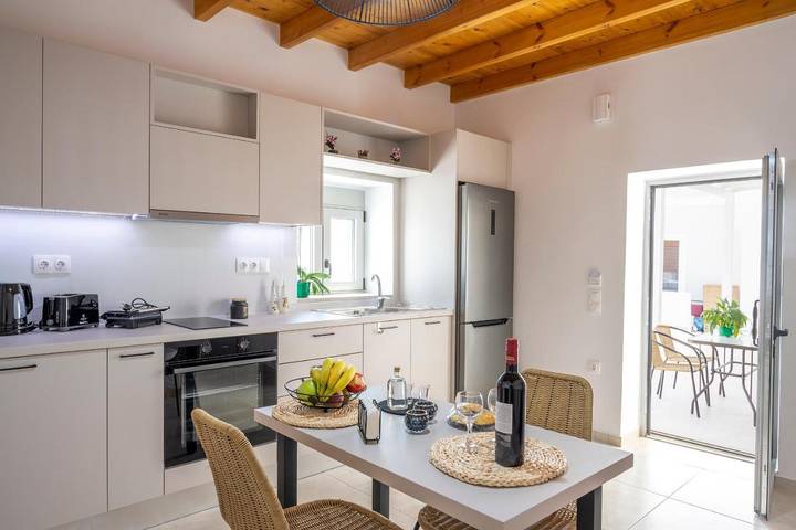 Gîte pour 3 personnes, avec jardin dans Palekastron - 2