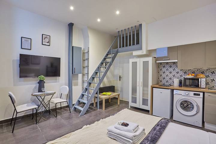 Apartamento entero, Charming studio Center of Paris Montmartre in París, Isla de Francia