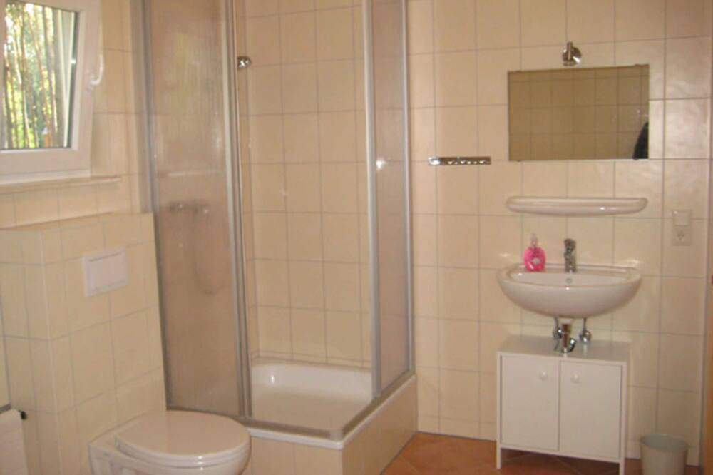 Ganze Wohnung, Ferienhaus 8 - Dependance Ferienhäuser am Kastavensee in Himmelpfort, Uckermark