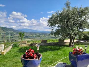 Gîte pour 3 personnes, avec terrasse et jardin à Nyons