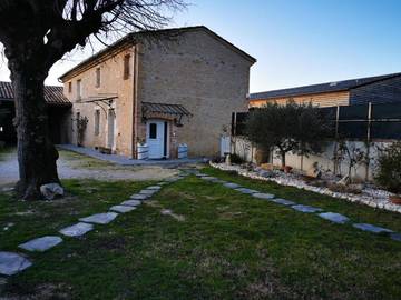 Chambre d’hôte pour 2 personnes, avec jardin ainsi que piscine et vue à Eurre