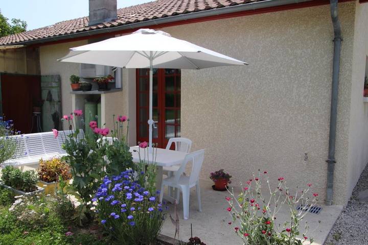 Location de vacances pour 6 personnes, avec jardin et vue, adapté aux familles à Lahosse - 3