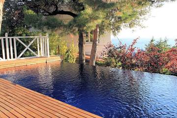 Chambre d’hôte pour 2 personnes, avec jacuzzi ainsi que piscine et jardin à Marseille
