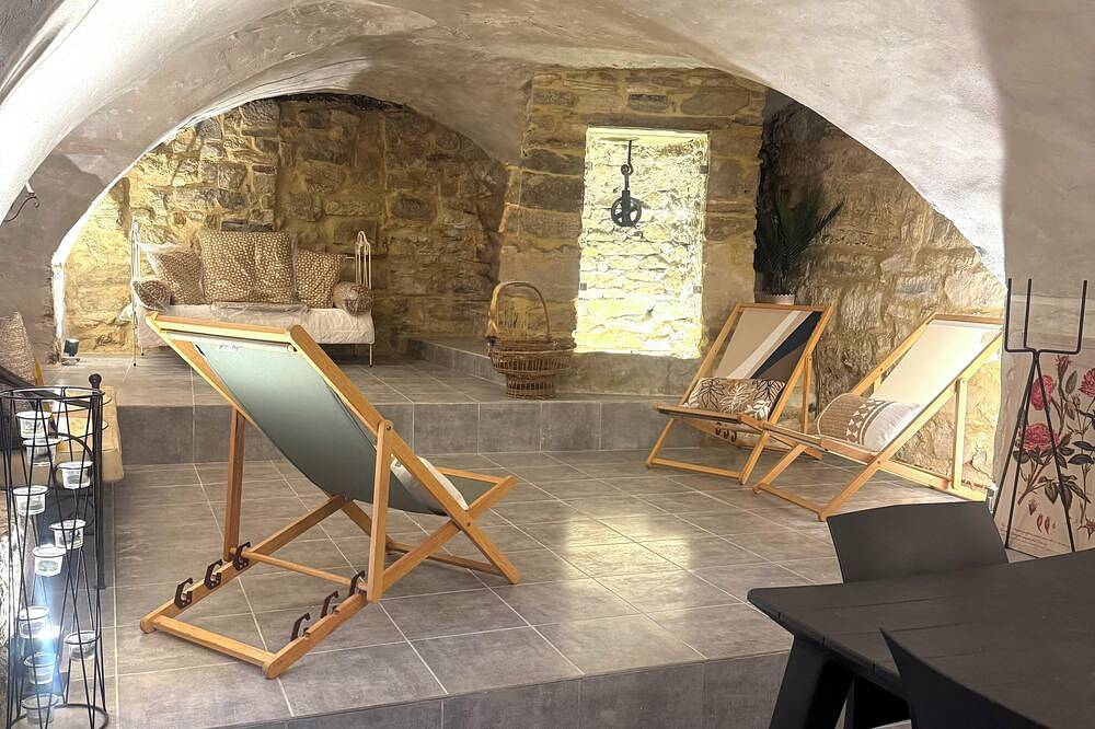 Mas du Xviii de vignerons en pierres, avec piscine privée proche d' Uzés in Saint-Maurice-de-Cazevieille, Région d'Alès