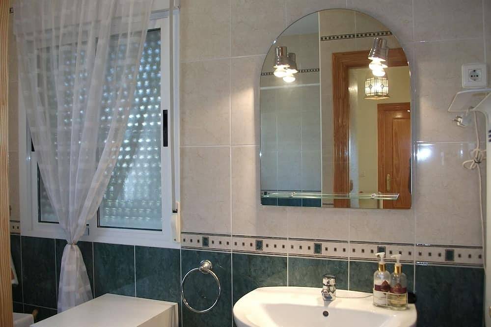 Beautiful independent villa with private pool, pets welcome in Puerto de Mazarrón, Mazarrón