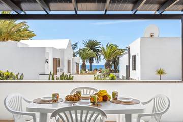 Apartment for 4 People in Central Costa Teguise, Teguise, Photo 1