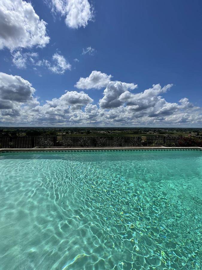 Location de vacances pour 4 personnes, avec vue ainsi que piscine et jardin à Cadillac (entreprise) - 3