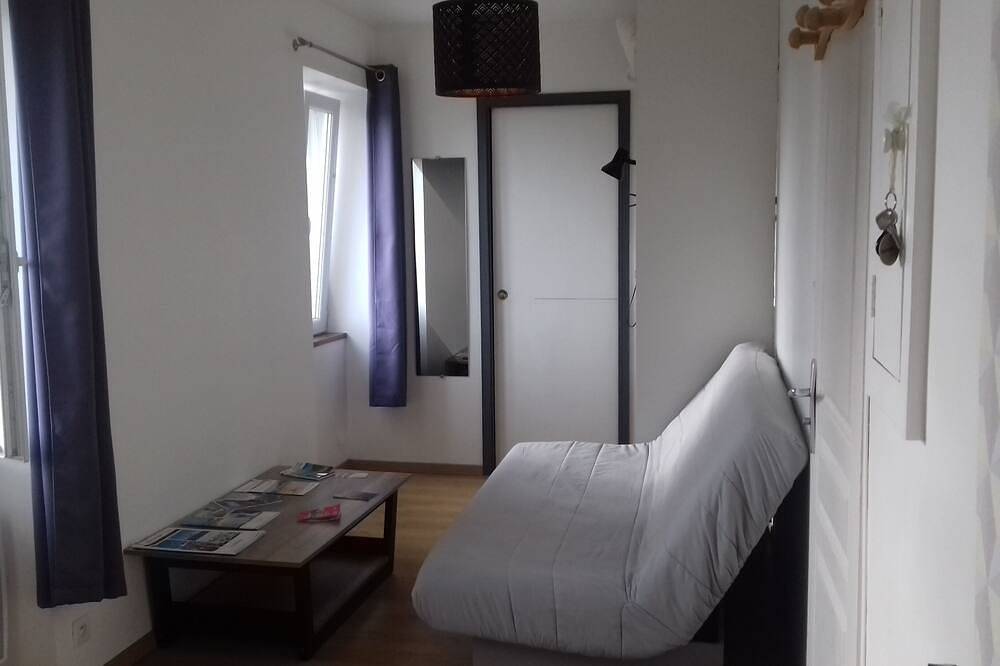 Apartamento entero, Tranquilo estudio totalmente equipado en el corazón de Carantec in Carantec, Ceinture Dorée