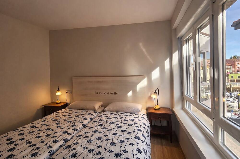 Entire apartment, Llanes Downtown Port View Apartment - Vega 2 in Llanes, Costa Verde (Spain)