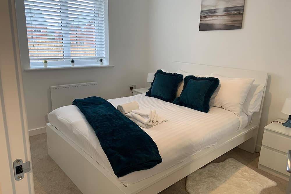 Brand New 3 Bedroom Detached House in Westhoughton, Bolton (desambiguación)