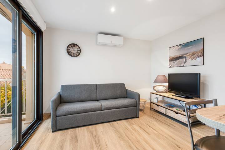 Gîte pour 4 personnes, avec terrasse et piscine dans Plage de La Roquille - 2