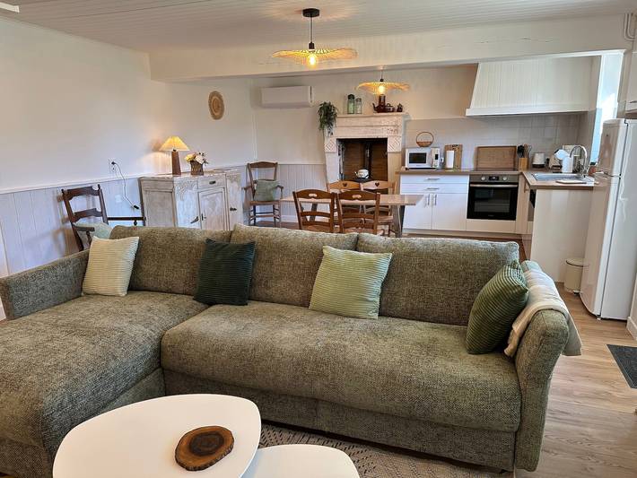 Gîte Le Moutat-Chez Georges, avec terrasse privée, jardin privé et Wi-Fi in Allemans, Périgord Vert