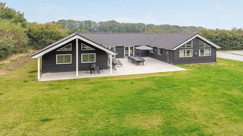 Ferienhaus für 21 Personen, mit Terrasse und Whirlpool sowie Sauna und Pool, mit Haustier in Mommark
