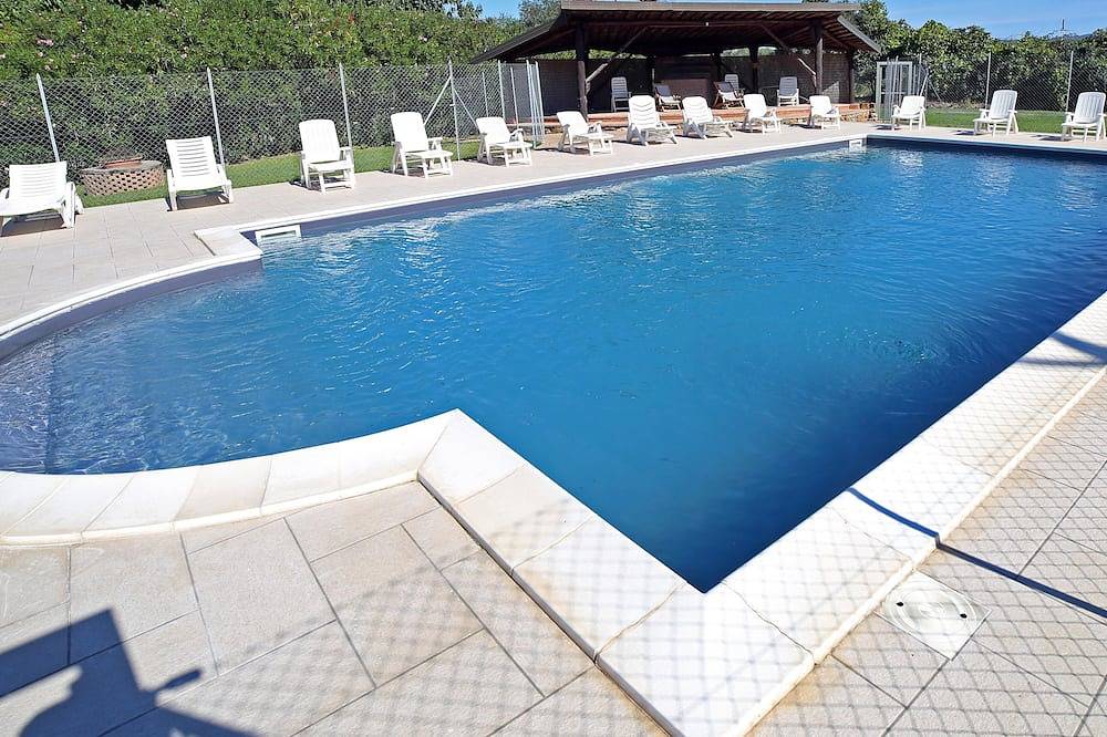 Ganze Wohnung, 8-person apartment with pool on Tuscan farm near the sea and Bolgheri! in Bolgheri, Castagneto Carducci