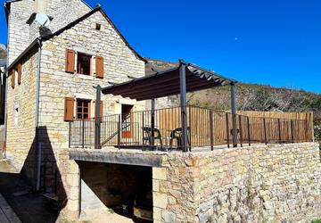 Gîte pour 6 personnes, avec terrasse à Quézac