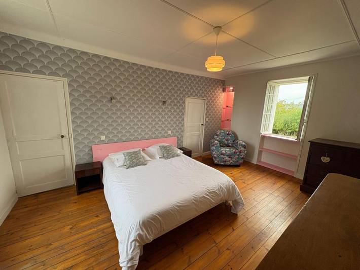 Gîte pour 12 personnes, avec jardin et terrasse, animaux acceptés à Bacilly - 4