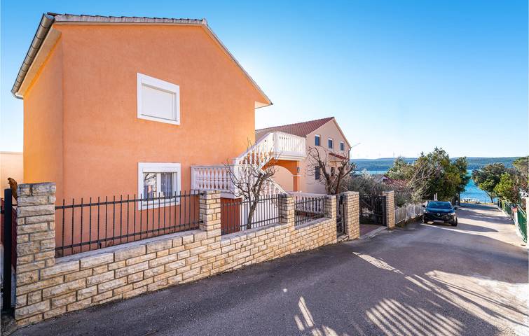 Ferienwohnung für 4 Personen, mit Terrasse in Gornji Karin