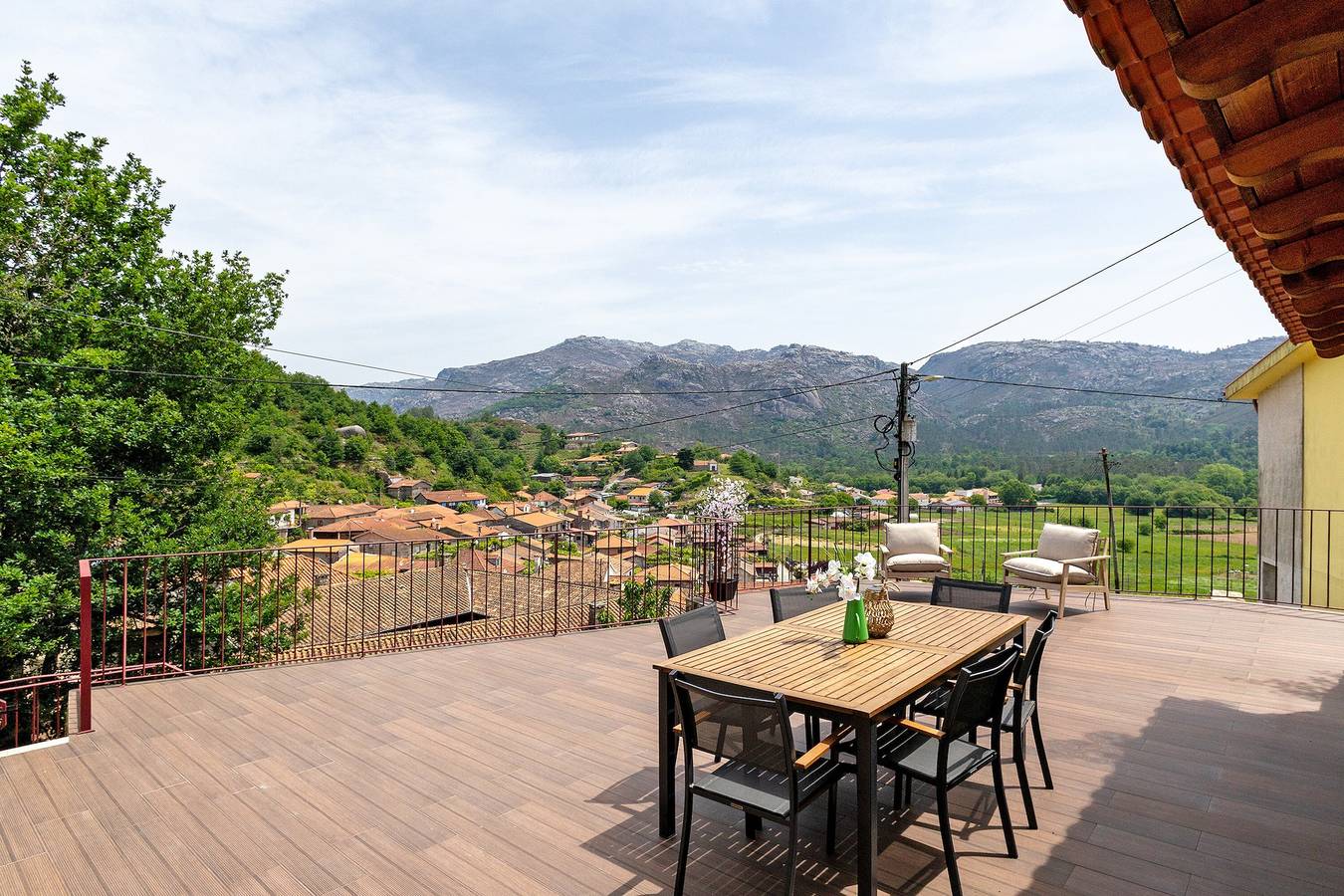 Ferienhaus 'Aurora' mit Bergblick, Wlan und Klimaanlage in Campo do Gerês, Braga Distrikt