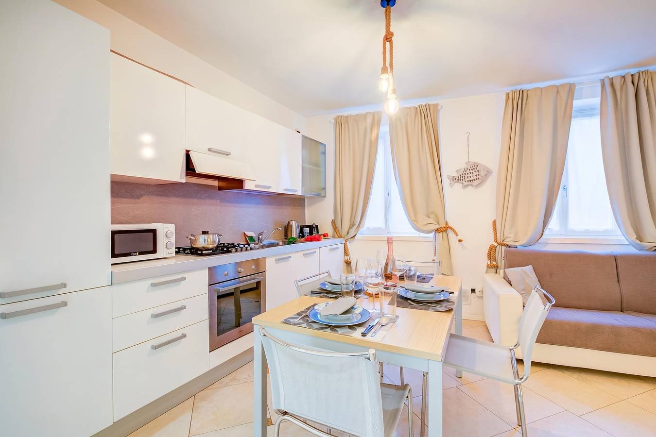 Appartement entier, Heart Of Riva - 100m From The Lake Garda in Riva del Garda, Montagnes autour du lac de Garde
