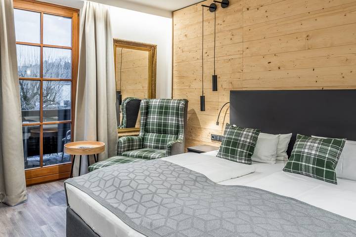 Hotel für 2 Personen, mit Seeblick und Balkon sowie Balkon/Terrasse in Prien am Chiemsee - 3