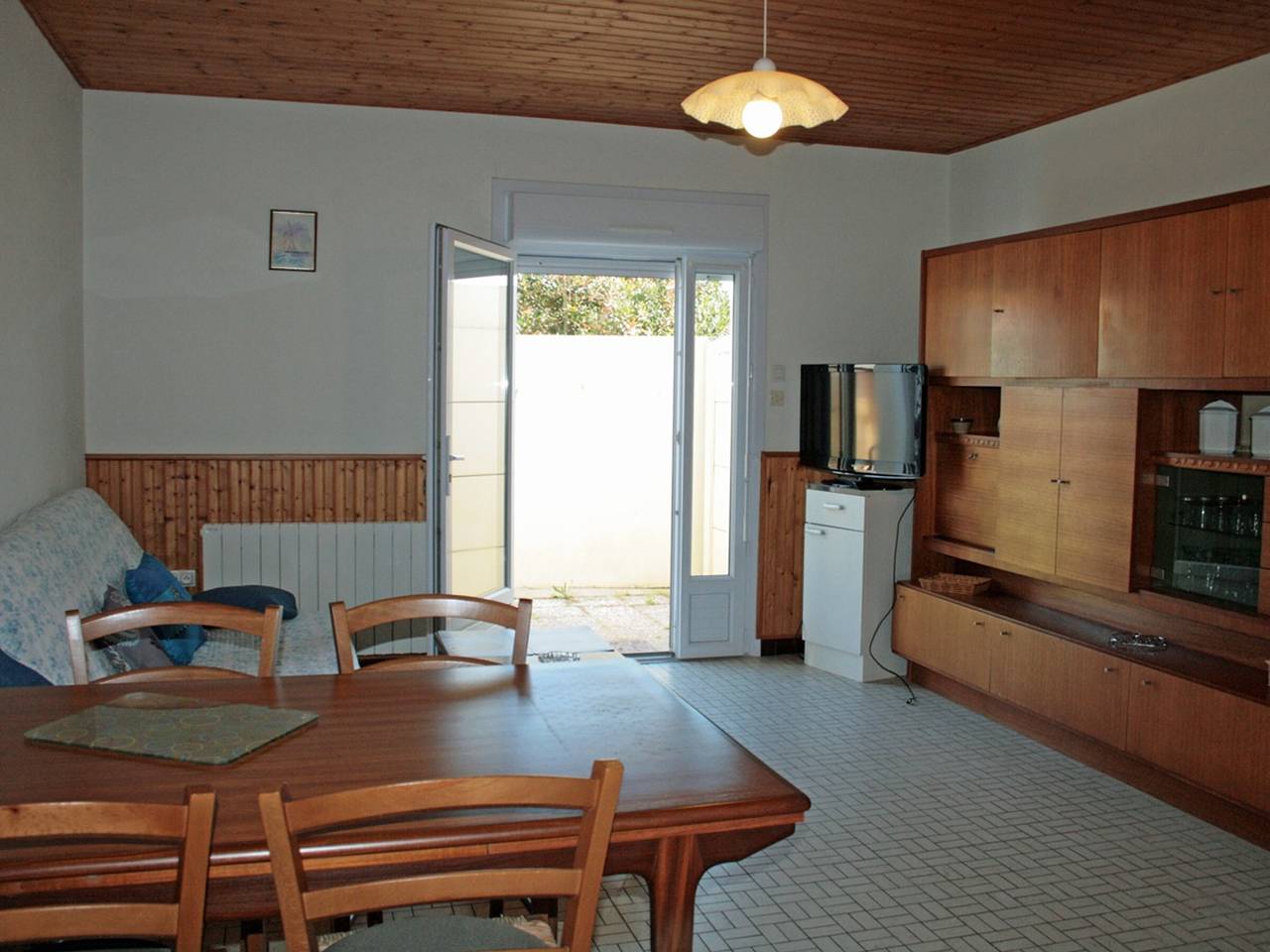 Casa cerca de la playa y del centro, acogedora con jardín, 2 dormitorios, parking y Wi-Fi in La Tranche-sur-Mer, Vandea