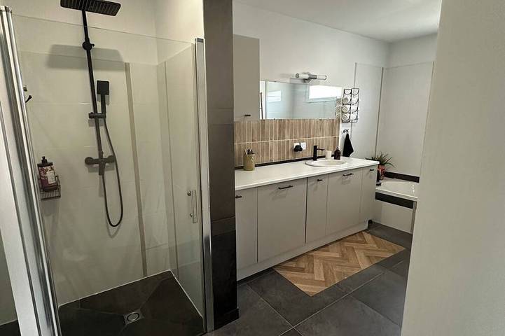 Location de vacances pour 6 personnes, avec jardin à Claret - 4