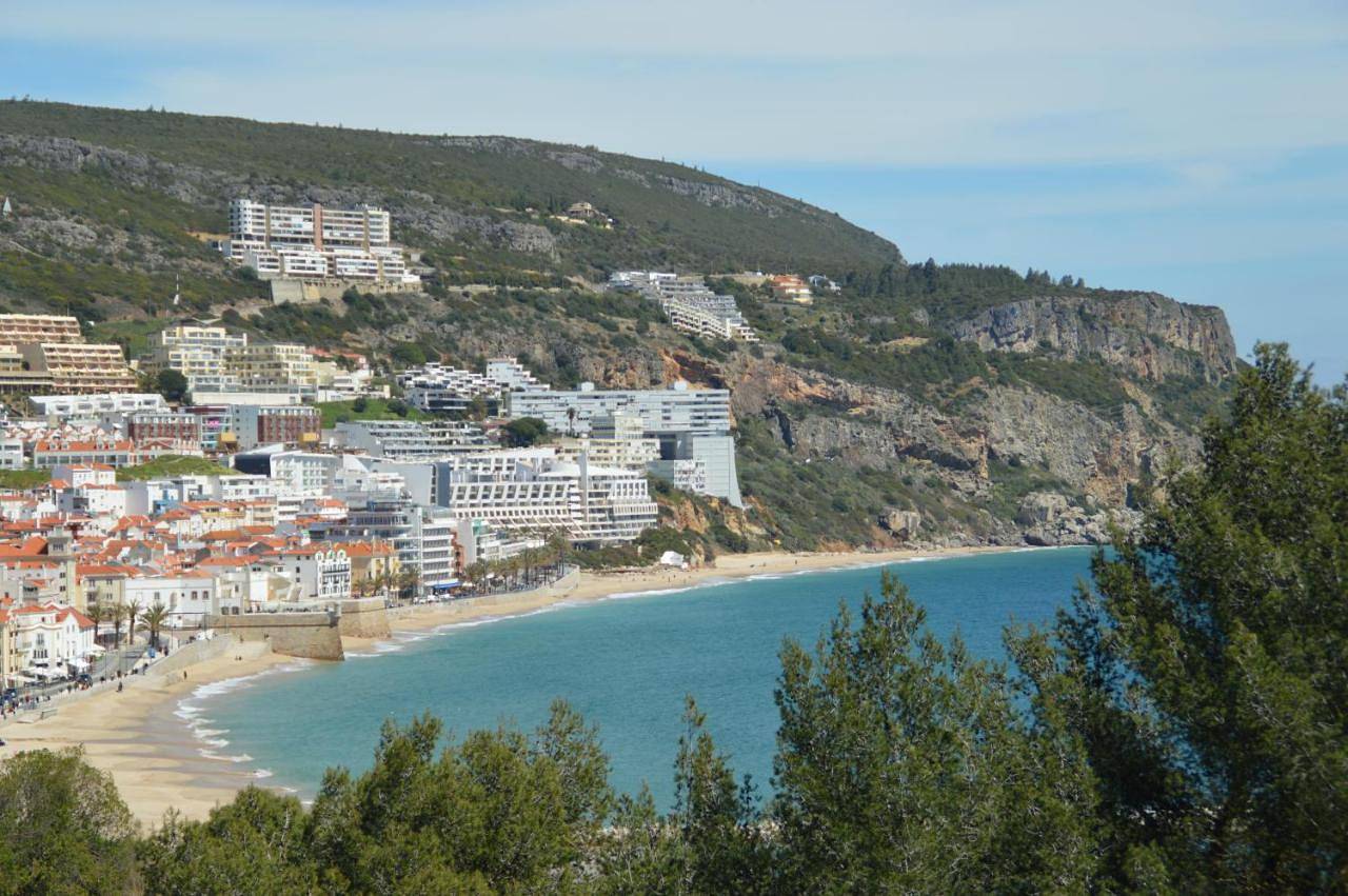 Amazing Beach & Pool Apartment with Garden in Praia do Ouro, Sesimbra (Castelo)