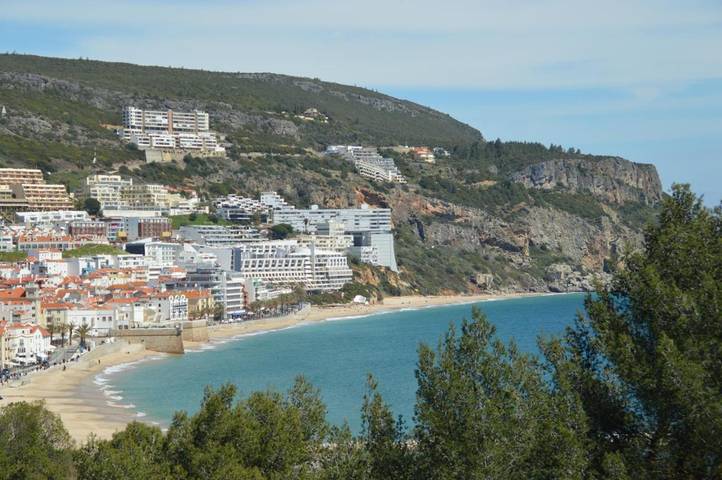 Casa de férias para 5 pessoas, com Varanda e Terraço e ainda Jardim and Piscina em Sesimbra