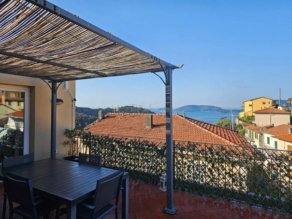 Ganze Wohnung, "Brezza Marina" con terrazza vista mare in Pitelli, La Spezia