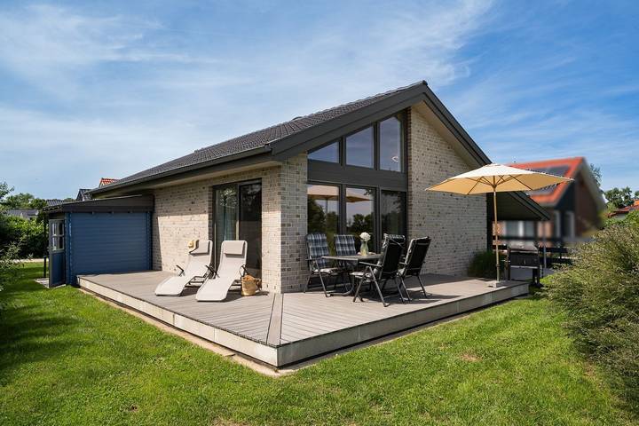 Ferienhaus für 5 Personen, mit Terrasse und Garten sowie Sauna und Ausblick in Jade