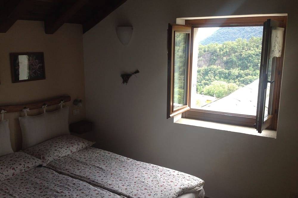 Le 2 formiche (Lauri): Rustikales Ferienhaus mit Terrasse und Garten in Cossogno, Lago Maggiore (Piemont)