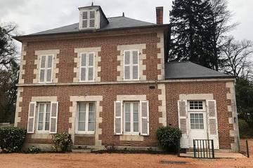 Gîte pour 8 personnes, avec jardin ainsi que piscine et terrasse, animaux acceptés à Charmeil
