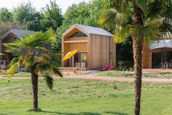 Gîte pour 4 personnes, avec jardin et piscine