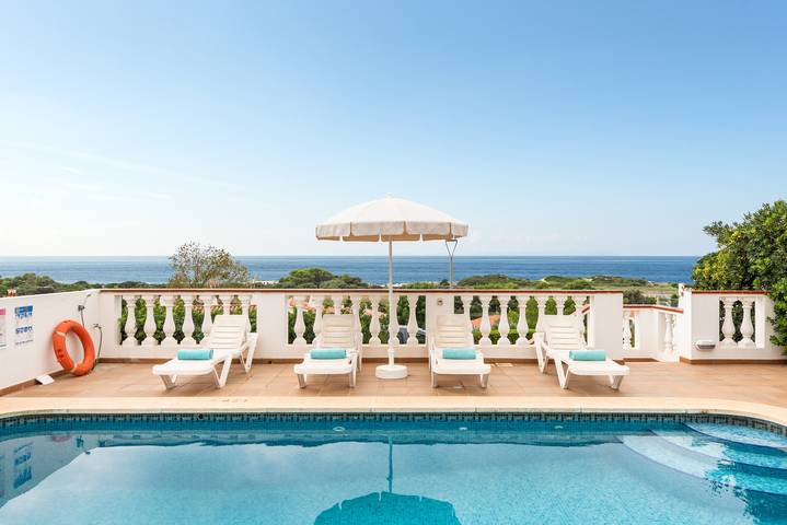 Villa for 4 people, with terrace and garden in Menorca
