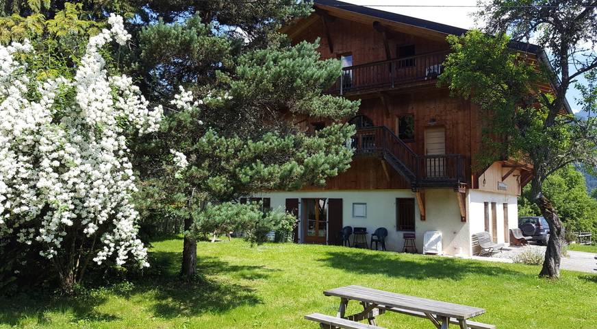 Gîte pour 6 personnes, avec terrasse et jardin