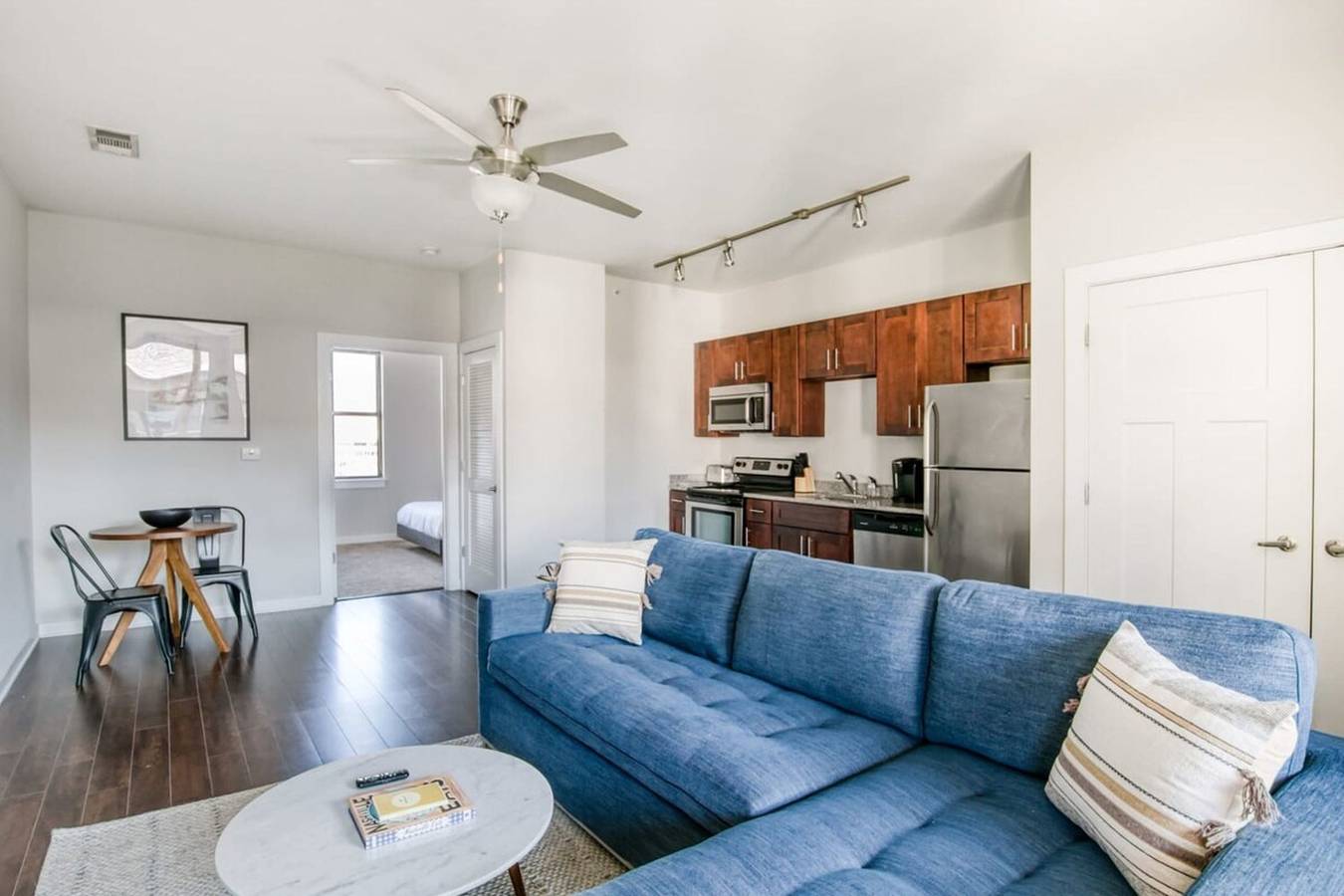 Entire apartment, Two Cozysuites Chic Condo with parking in Nashville, Tennessee