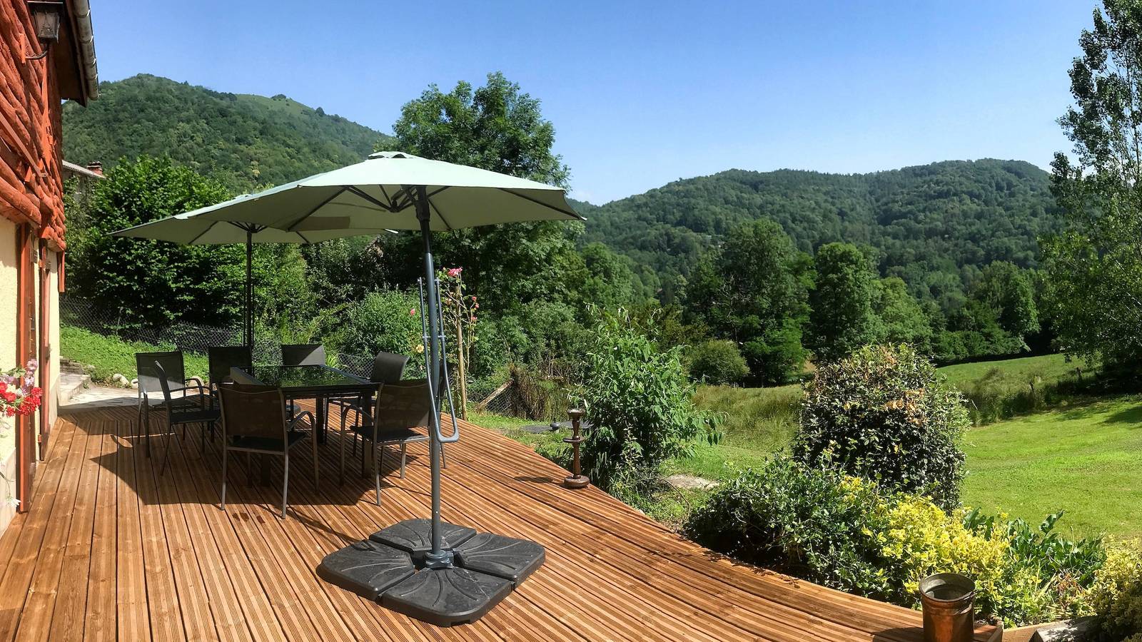 Vos vacances à la montagne : vue, calme absolu et spa nordique privé pour détente et activités in Soulan, Parc naturel régional des Pyrénées ariégeoises