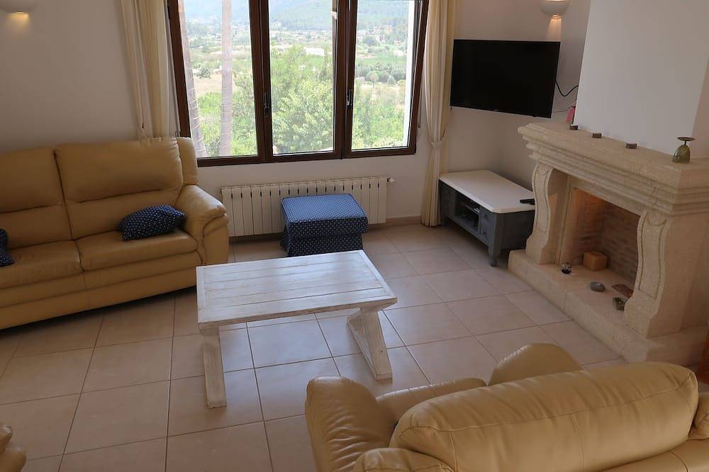 Villa Casa Solvino is modern and detached with beautiful views over the valley in Xaló, Costa Blanca