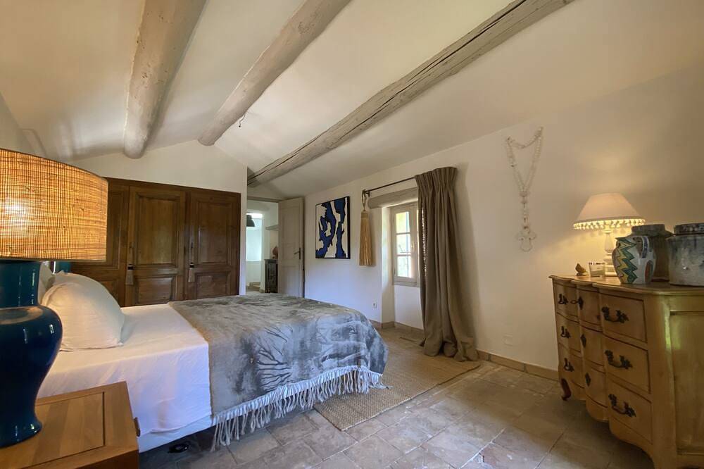 Paisible mas provençal dans un magnifique jardin aménagé. 8 à 10 personnes in Rochegude, Région de nyons