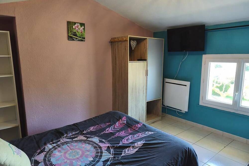 Appartement entier, Gite du Couchant: idéal pour visiteur solo ou couple sans enfants in Montélimar, Région de nyons