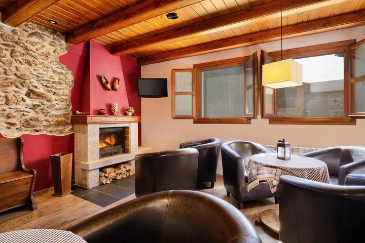 Casa rural para 4 personas, con jardín además de terraza y piscina en Cataluña - 2