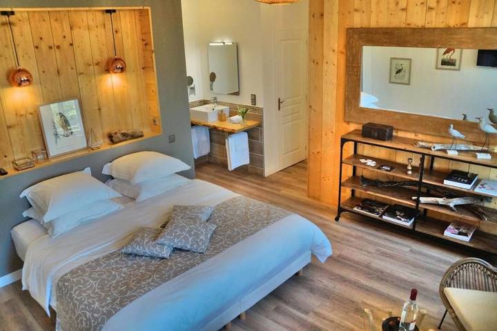 Chambre d’hôte pour 3 personnes, avec jardin ainsi que vue et piscine à Braud-et-Saint-Louis